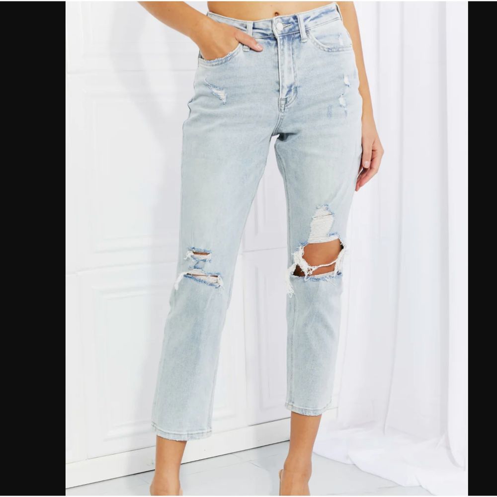 Vervet by Flying Monkey Stand Out Distressed Cropped Jeans Size 30